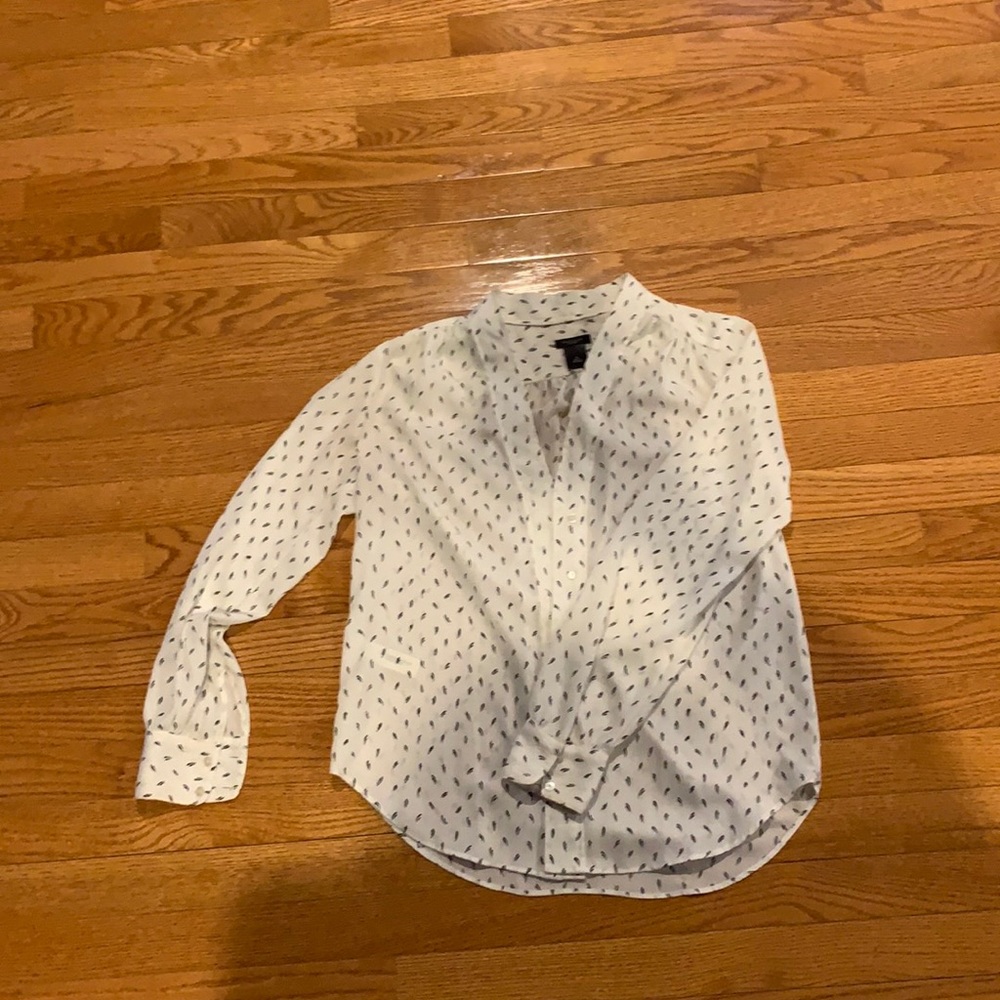 Patterned blouse; long sleeve; excellent condition